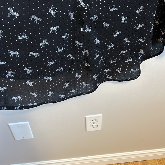 Lightweight long tunic blouse by Joe Fresh, b&w animal print, women’s, size L - Picture 5 of 6